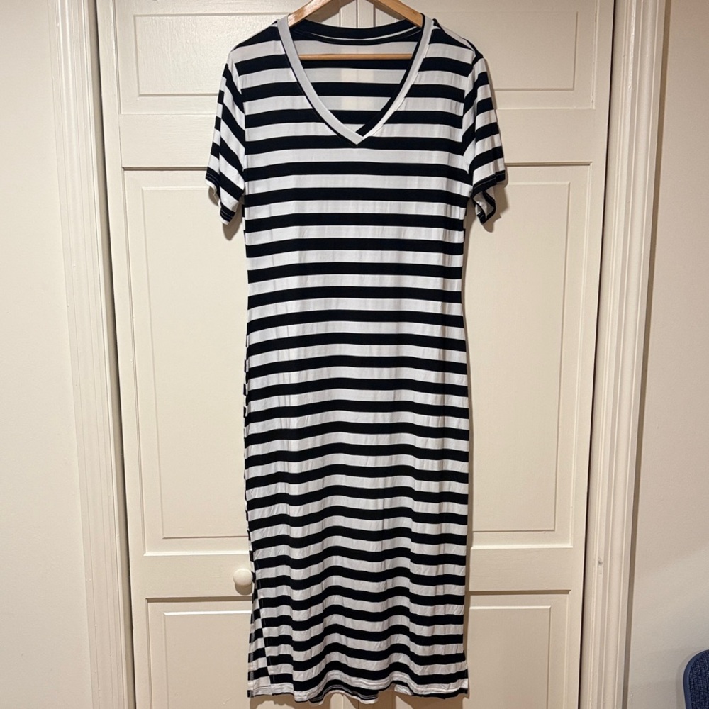 Black and White Striped Midi Casual Dress with Side Slits Large